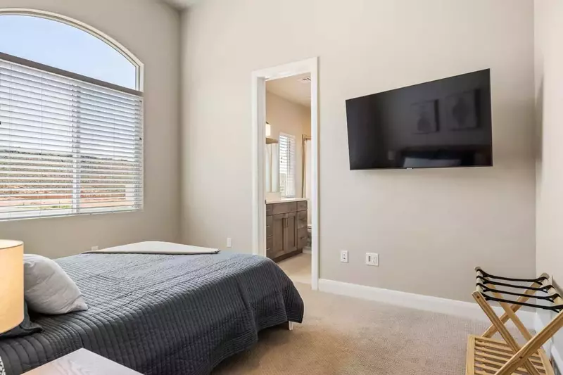 Queen Bedroom