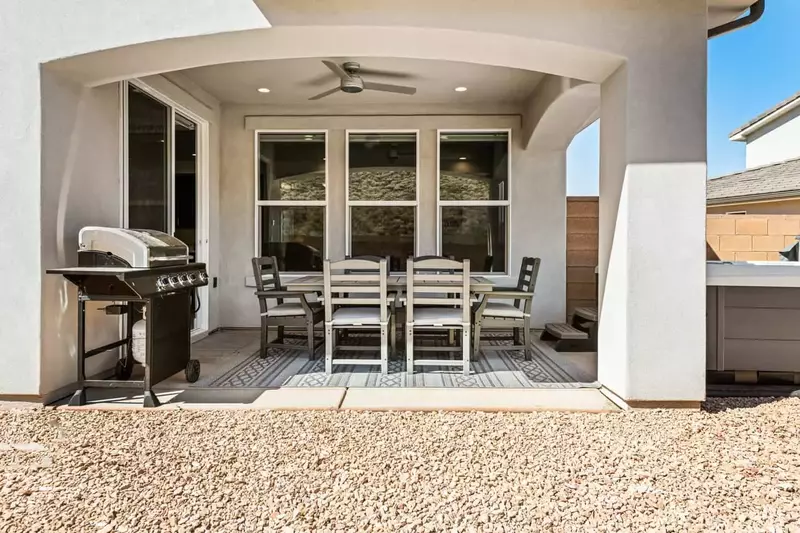 Covered Patio with BBQ Grill