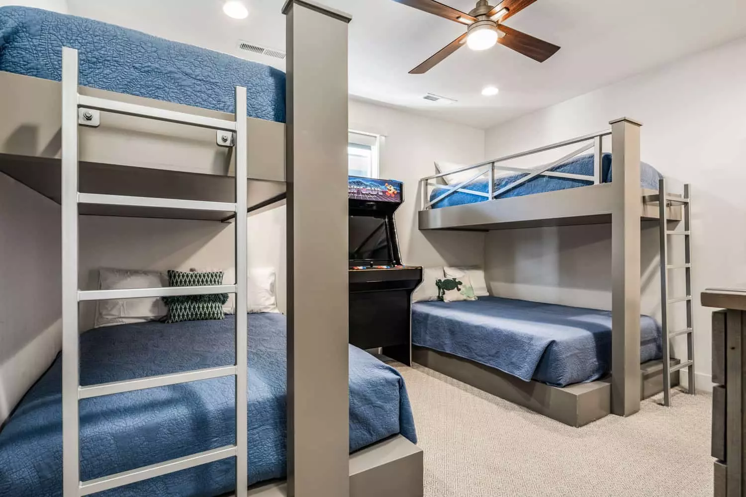 2 Twin/Queen Bunk Room