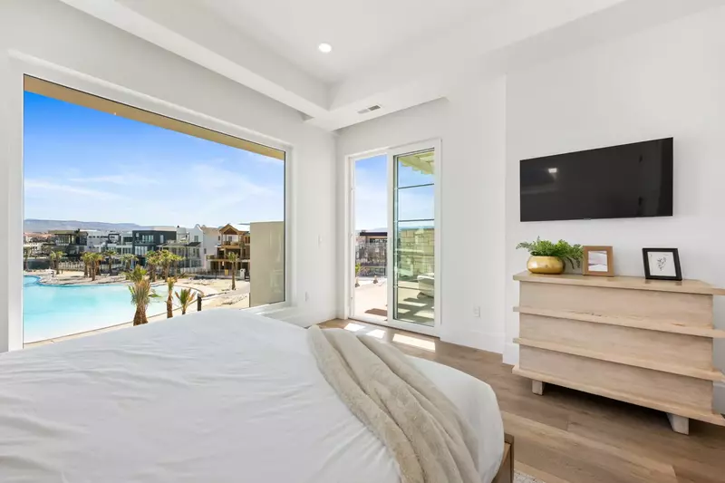 King Bedroom with Lagoon Views