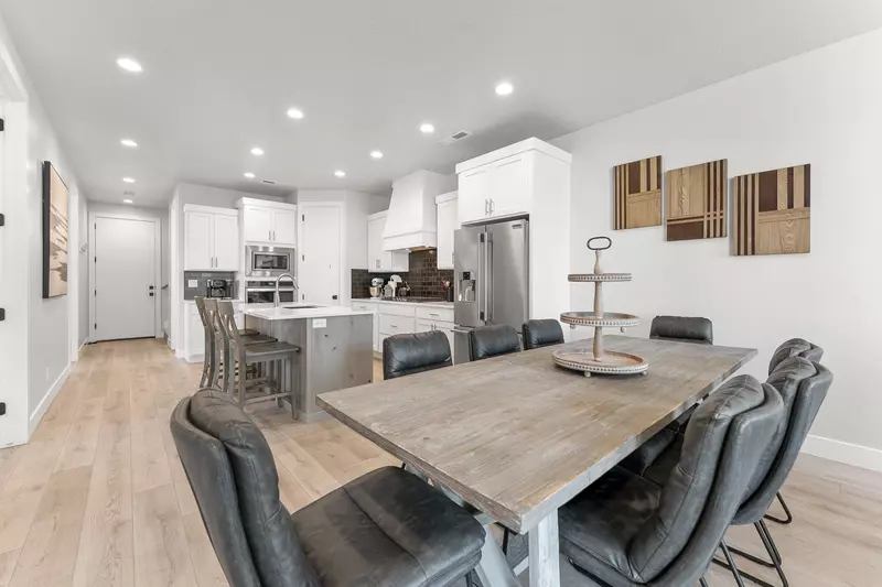 Dining Table and Fully Equipped Kitchen