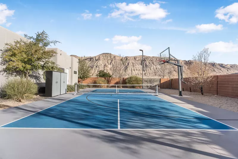 Basketball/Pickleball Court