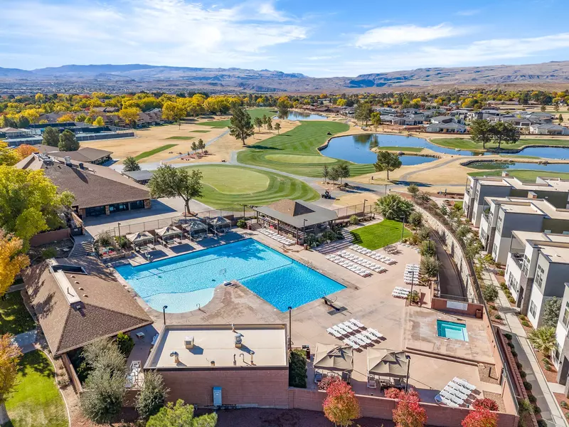 Bloomington Villas Pool Amenity