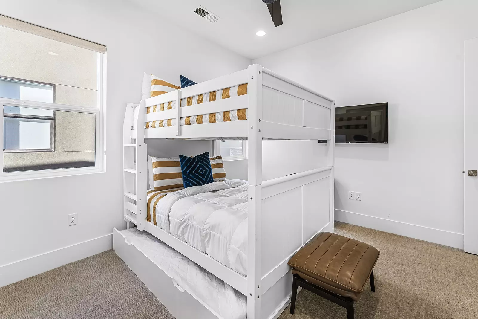 1 Double/Double, 1 Twin Trundle Bedroom