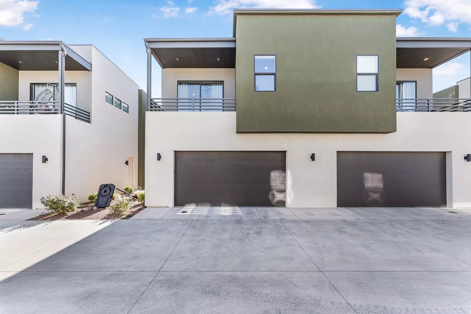 Exterior Garage