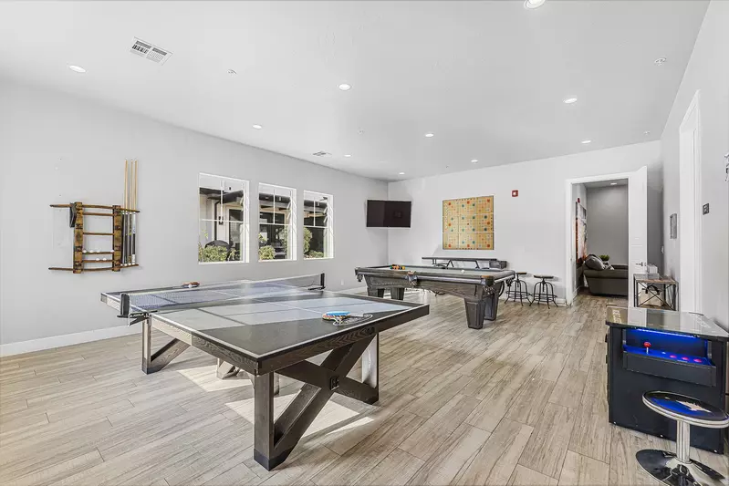 Clubhouse Ping Pong and Pool Table