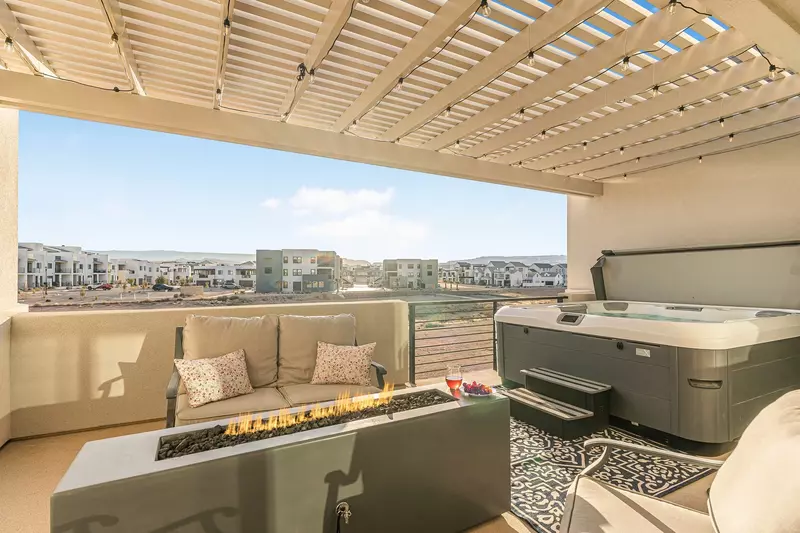 Patio w/ Fire Table, TV and Hot Tub