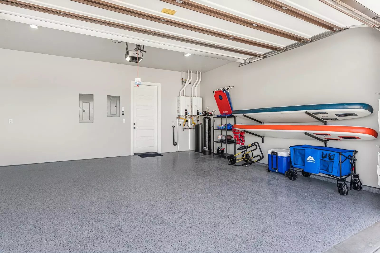 Garage and Amenities - Paddleboard