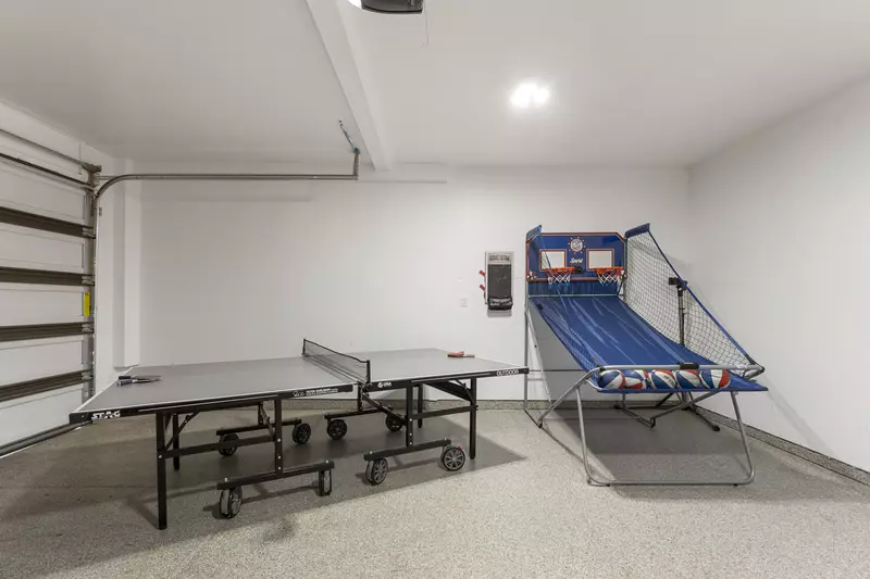 Ping Pong Table/ Hoop Shoot