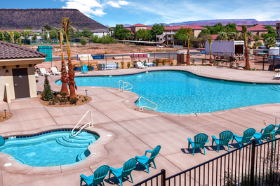 Estancia Community Pool & Hot Tub