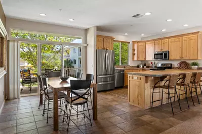 Kitchen & Dining Area