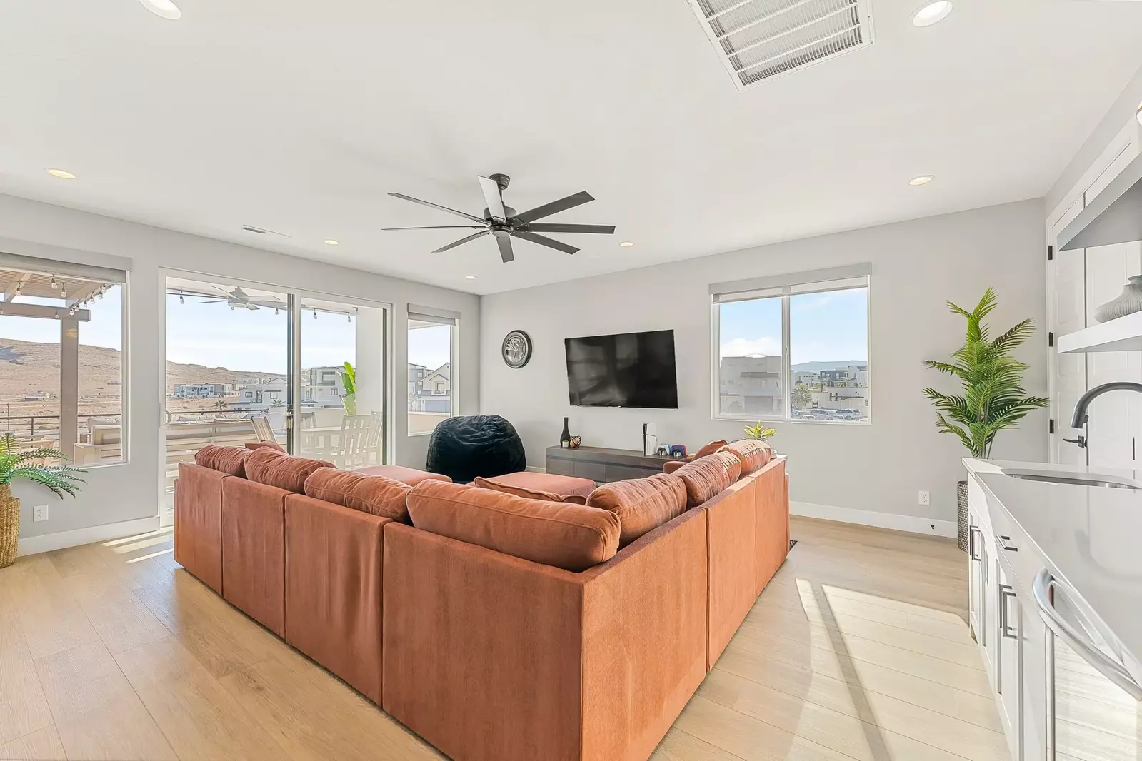 Upstairs Loft with Kitchenette