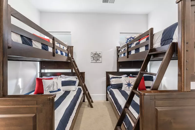 Twin/Full Bunk Room