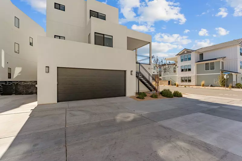 2 Car Garage, 2 Car Parking in Driveway