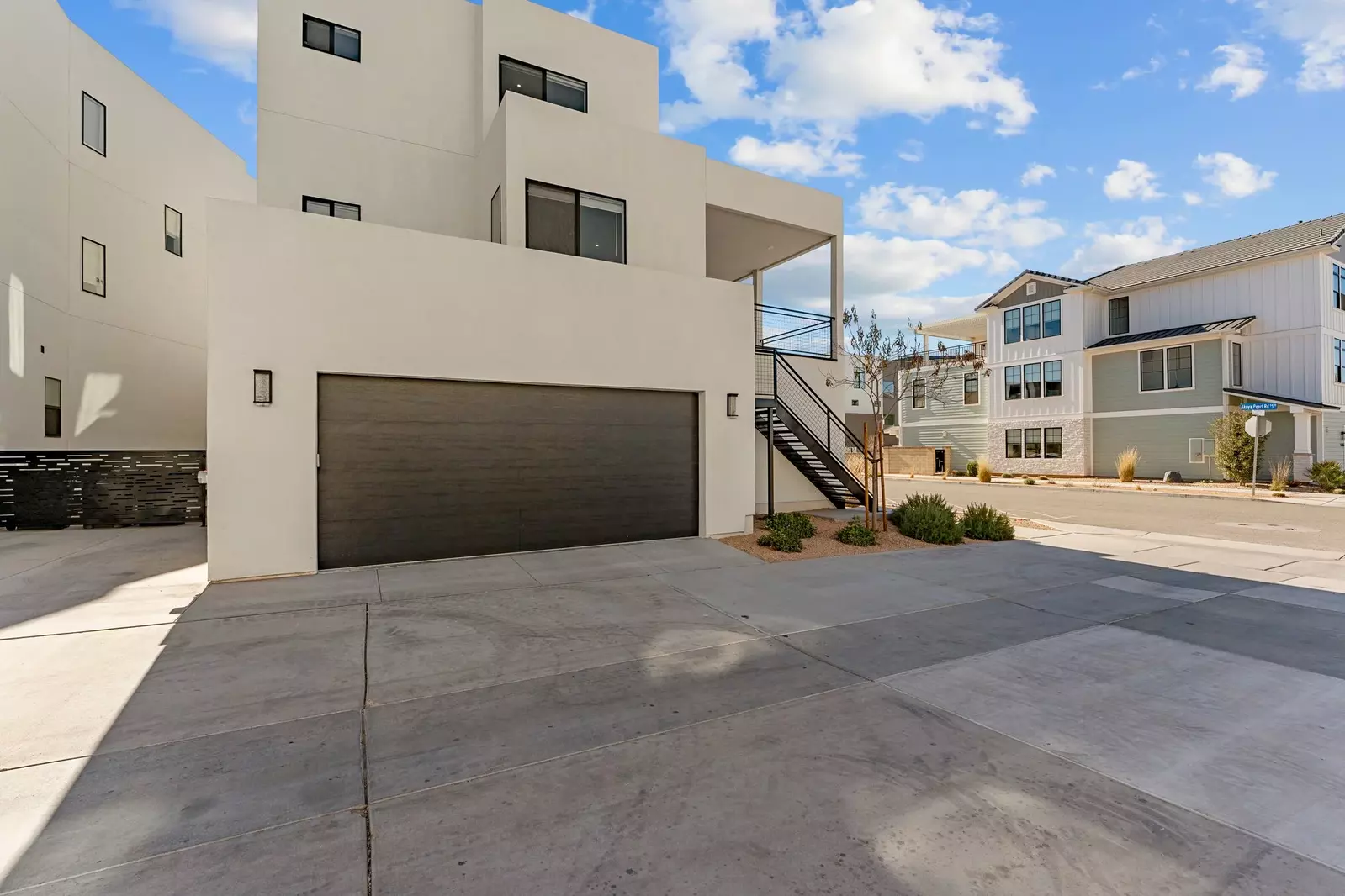 2 Car Garage, 2 Car Parking in Driveway