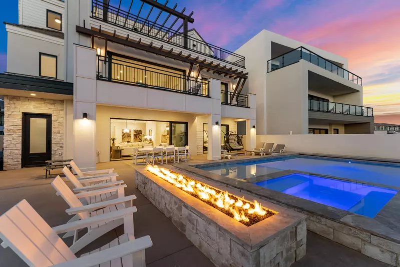 Private Hot Tub & Fireplace